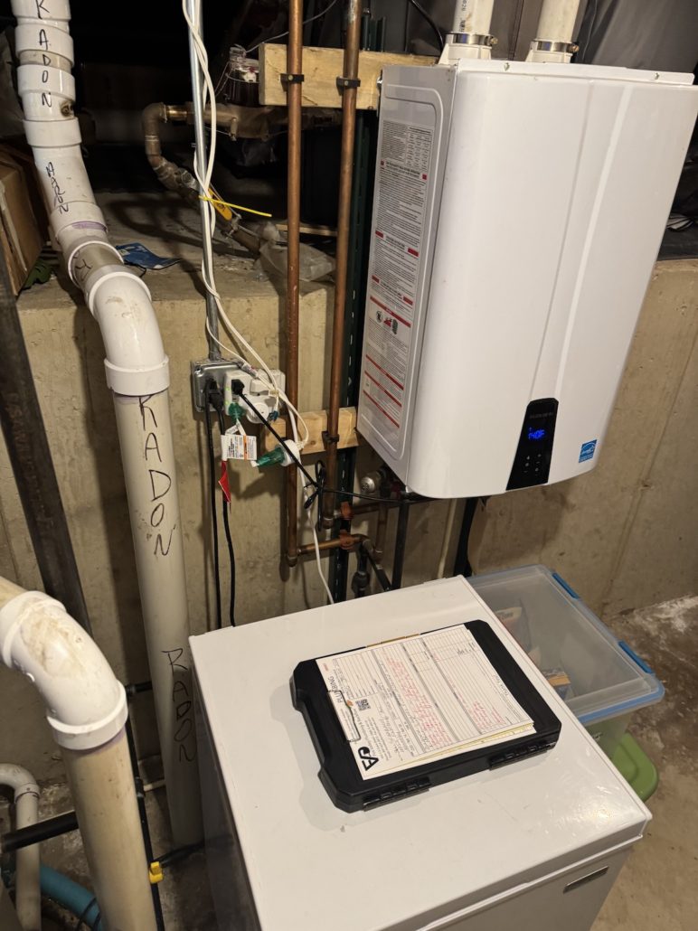 Chart showing energy savings comparison between tankless and tank water heaters for Elgin homeowners