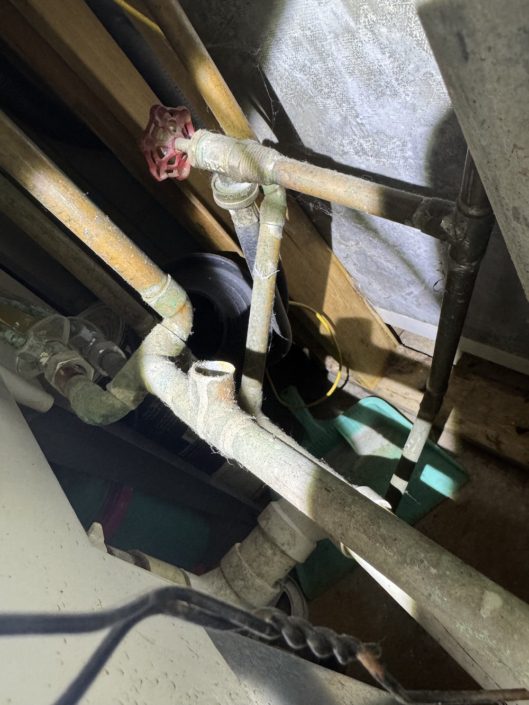 Emergency burst pipe repair in Elgin, Illinois Burst pipe repair by a 24 hour plumber in Elgin IL